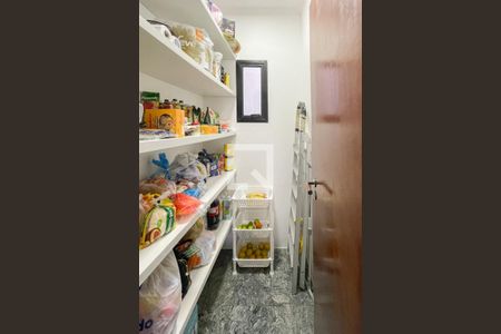 Casa à venda com 228m², 3 quartos e 5 vagas Casa à venda com 228m², 3 quartos e 5 vagasDespensa
