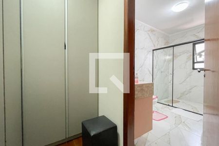 Casa à venda com 228m², 3 quartos e 5 vagas Casa à venda com 228m², 3 quartos e 5 vagasCloset - Suíte 3