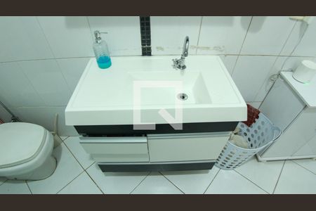 Casa à venda com 240m², 3 quartos e 2 vagas Casa à venda com 240m², 3 quartos e 2 vagasBanheiro