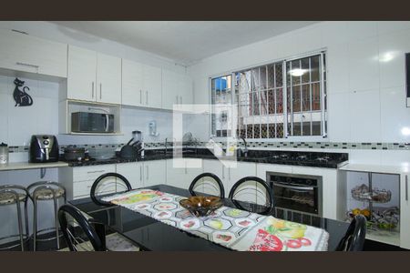 Casa à venda com 240m², 3 quartos e 2 vagas Casa à venda com 240m², 3 quartos e 2 vagasCozinha