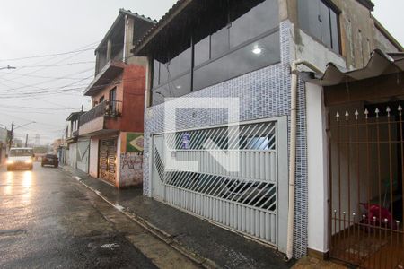 Casa à venda com 240m², 3 quartos e 2 vagas Casa à venda com 240m², 3 quartos e 2 vagasFachada