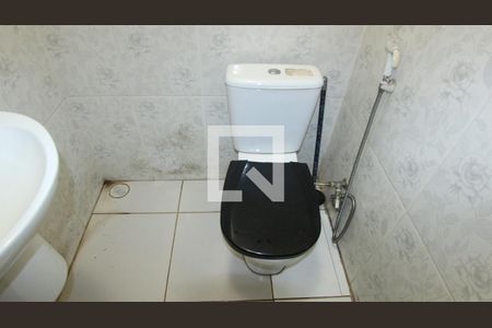 Casa à venda com 240m², 3 quartos e 2 vagas Casa à venda com 240m², 3 quartos e 2 vagasBanheiro 2