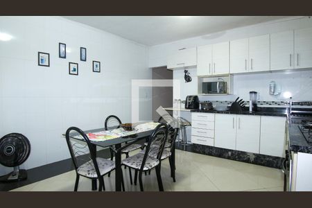 Casa à venda com 240m², 3 quartos e 2 vagas Casa à venda com 240m², 3 quartos e 2 vagasCozinha