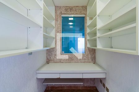 Casa à venda com 220m², 3 quartos e 4 vagasQuarto de Serviço