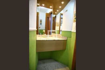 Apartamento à venda com 124m², 4 quartos e 2 vagasLavabo