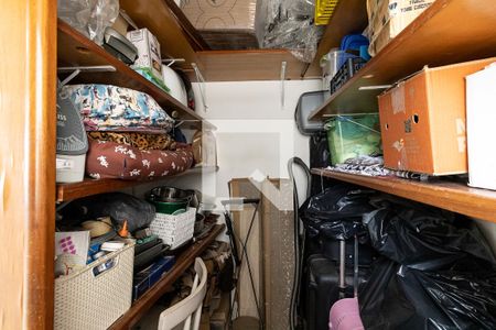 Apartamento à venda com 141m², 3 quartos e 4 vagas Apartamento à venda com 141m², 3 quartos e 4 vagasQuarto de Serviço