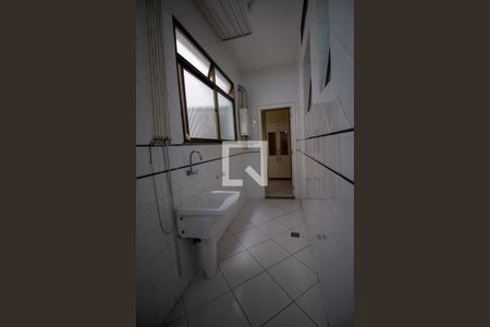 Apartamento para alugar com 200m², 3 quartos e 2 vagas Apartamento para alugar com 200m², 3 quartos e 2 vagasCozinha e Área de Serviço