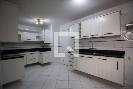 Apartamento para alugar com 200m², 3 quartos e 2 vagas Apartamento para alugar com 200m², 3 quartos e 2 vagasCozinha e Área de Serviço