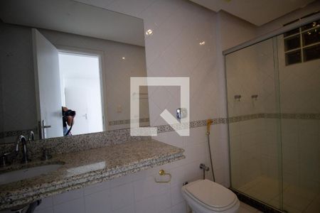 Apartamento para alugar com 200m², 3 quartos e 2 vagas Apartamento para alugar com 200m², 3 quartos e 2 vagasBanheiro da Suíte 1