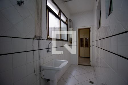 Apartamento para alugar com 200m², 3 quartos e 2 vagas Apartamento para alugar com 200m², 3 quartos e 2 vagasCozinha e Área de Serviço
