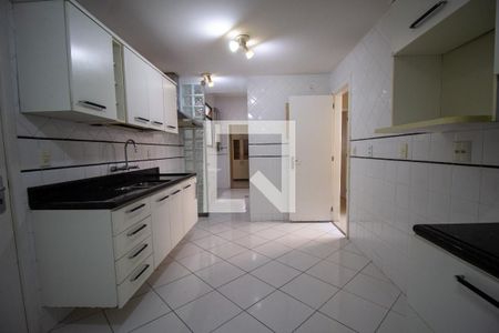Apartamento para alugar com 200m², 3 quartos e 2 vagas Apartamento para alugar com 200m², 3 quartos e 2 vagasCozinha e Área de Serviço