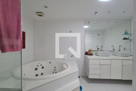 Casa à venda com 466m², 4 quartos e 12 vagasBanheiro