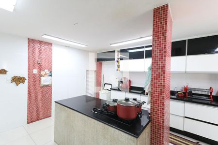 Casa à venda com 466m², 4 quartos e 12 vagasCozinha