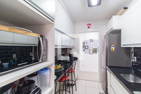Apartamento à venda com 84m², 2 quartos e 3 vagasCozinha e área de serviço