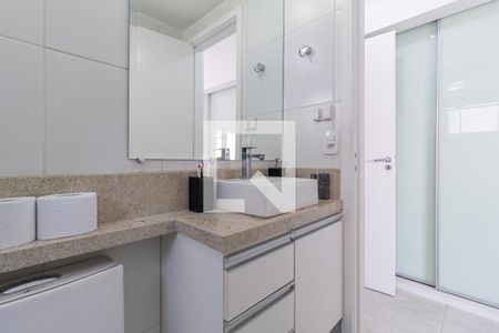 Apartamento à venda com 84m², 2 quartos e 3 vagasBanheiro da suíte 2