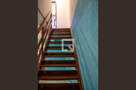 Casa à venda com 105m², 2 quartos e 2 vagasEscada