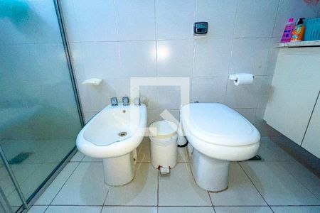 Apartamento à venda com 117m², 3 quartos e 1 vaga Apartamento à venda com 117m², 3 quartos e 1 vagaBanheiro da Suíte