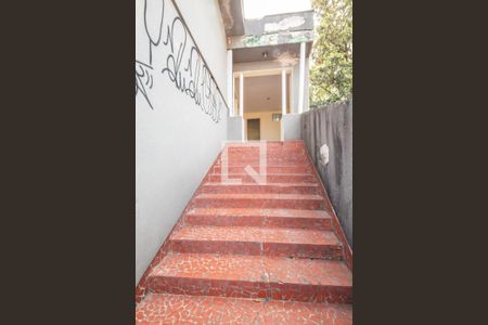 Casa à venda com 200m², 2 quartos e 8 vagas Casa à venda com 200m², 2 quartos e 8 vagasEntrada