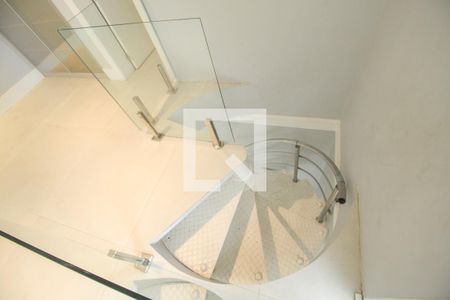 Apartamento à venda com 234m², 4 quartos e 3 vagas Apartamento à venda com 234m², 4 quartos e 3 vagasEscada