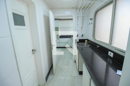 Apartamento à venda com 234m², 4 quartos e 3 vagas Apartamento à venda com 234m², 4 quartos e 3 vagasÁrea de Serviço