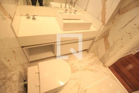 Apartamento à venda com 234m², 4 quartos e 3 vagas Apartamento à venda com 234m², 4 quartos e 3 vagasBanheiro Quarto 1