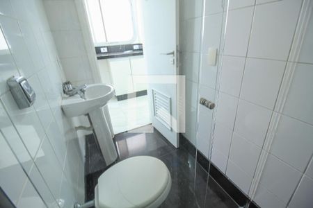 Apartamento à venda com 234m², 4 quartos e 3 vagas Apartamento à venda com 234m², 4 quartos e 3 vagasBanheiro de Serviço