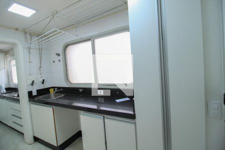 Apartamento à venda com 234m², 4 quartos e 3 vagas Apartamento à venda com 234m², 4 quartos e 3 vagasÁrea de Serviço