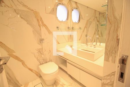 Apartamento à venda com 234m², 4 quartos e 3 vagas Apartamento à venda com 234m², 4 quartos e 3 vagasBanheiro Quarto 1