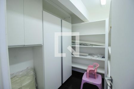 Apartamento à venda com 234m², 4 quartos e 3 vagas Apartamento à venda com 234m², 4 quartos e 3 vagasDespensa