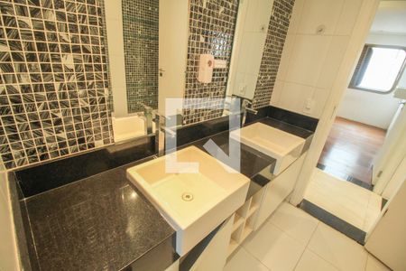 Apartamento à venda com 234m², 4 quartos e 3 vagas Apartamento à venda com 234m², 4 quartos e 3 vagasBanheiro Quarto 3