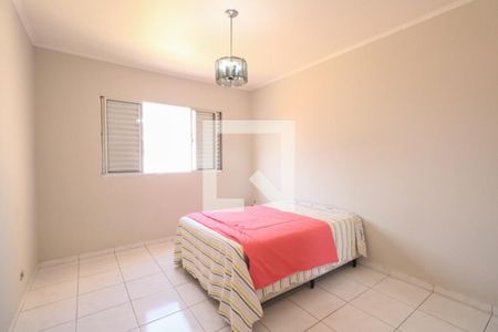 Casa à venda com 220m², 3 quartos e 3 vagas Casa à venda com 220m², 3 quartos e 3 vagasCasa dos Fundos