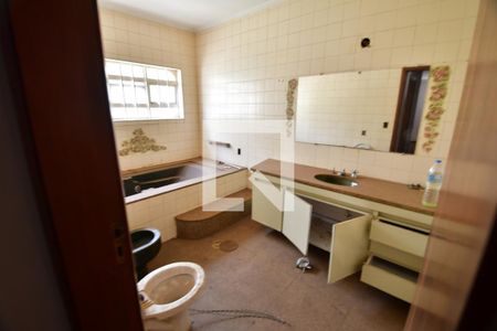 Casa à venda com 450m², 3 quartos e 4 vagasBanheiro Suíte 2