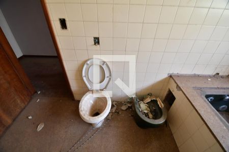 Casa à venda com 450m², 3 quartos e 4 vagasBanheiro Suíte 2