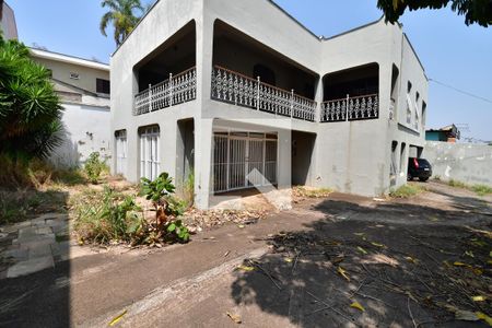 Casa à venda com 450m², 3 quartos e 4 vagasQuintal / Garagem