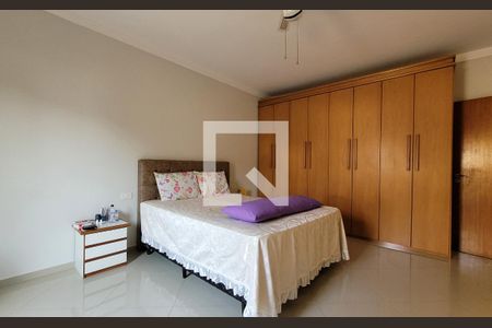 Casa à venda com 300m², 4 quartos e 5 vagasSuíte