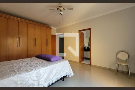 Casa à venda com 300m², 4 quartos e 5 vagasSuíte