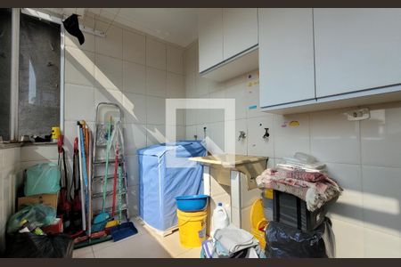 Casa à venda com 300m², 4 quartos e 5 vagas Casa à venda com 300m², 4 quartos e 5 vagasÁrea de Serviço
