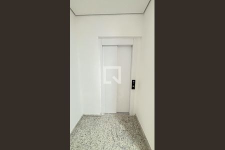 Apartamento à venda com 60m², 2 quartos e 1 vaga Apartamento à venda com 60m², 2 quartos e 1 vagaElevador