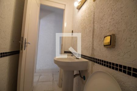 Casa à venda com 169m², 3 quartos e 2 vagas Casa à venda com 169m², 3 quartos e 2 vagasLavabo