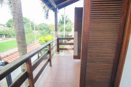 Casa para alugar com 320m², 4 quartos e 4 vagasSacada da suíte