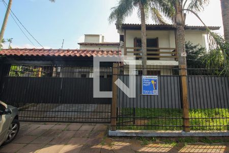Casa para alugar com 320m², 4 quartos e 4 vagasFachada