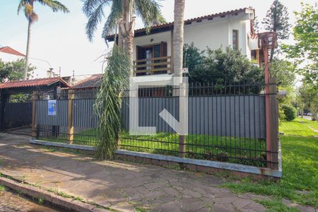 Casa para alugar com 320m², 4 quartos e 4 vagasFachada