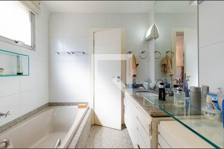 Apartamento à venda com 165m², 2 quartos e 3 vagas Apartamento à venda com 165m², 2 quartos e 3 vagasBanheiro suíte 2