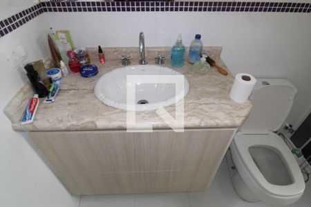 Casa à venda com 244m², 3 quartos e 4 vagasQuarto 2 - Banheiro