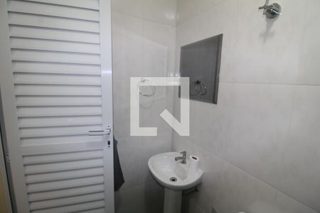 Casa à venda com 244m², 3 quartos e 4 vagasGaragem - Banheiro