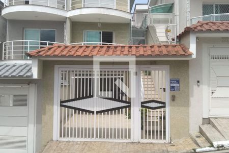 Casa à venda com 244m², 3 quartos e 4 vagas Casa à venda com 244m², 3 quartos e 4 vagasFachada