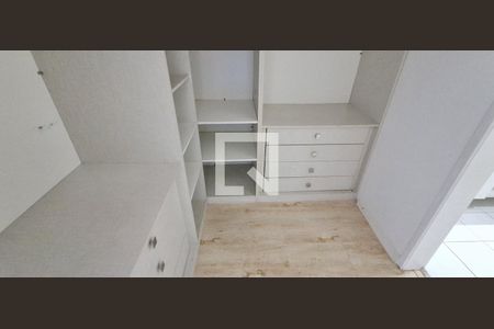 Apartamento à venda com 80m², 2 quartos e 2 vagas Apartamento à venda com 80m², 2 quartos e 2 vagasCloset
