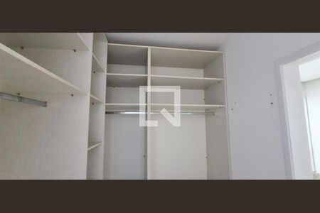 Apartamento à venda com 80m², 2 quartos e 2 vagas Apartamento à venda com 80m², 2 quartos e 2 vagasCloset