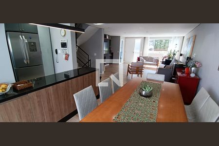 Casa à venda com 270m², 4 quartos e 3 vagas Casa à venda com 270m², 4 quartos e 3 vagasCopa