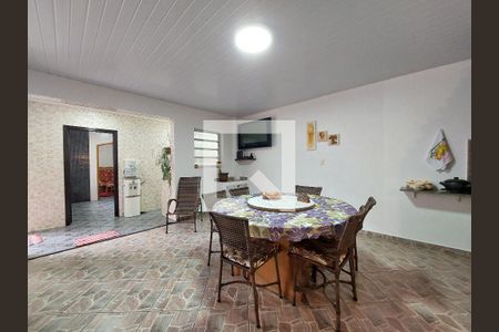 Casa à venda com 255m², 3 quartos e 8 vagas Casa à venda com 255m², 3 quartos e 8 vagasEspaço Gourmet